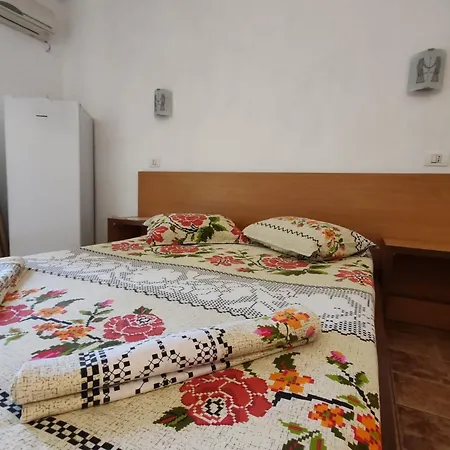 Konukevi Venus-mioara Venus